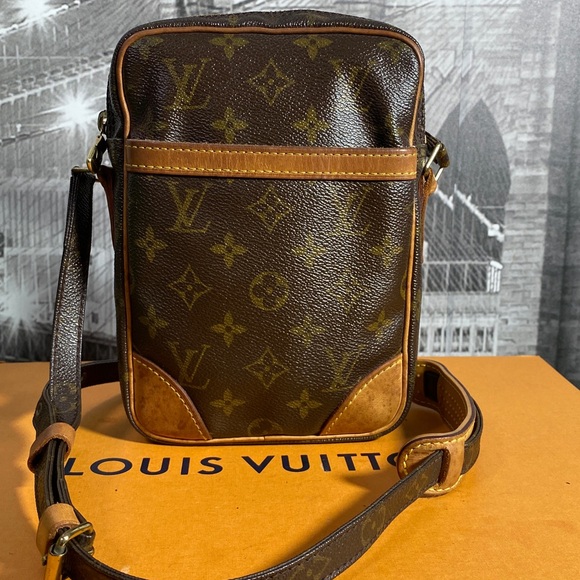 Authentic Louis Vuitton Danube Monogram Crossbody Messenger Bag - Picture 3 of 16
